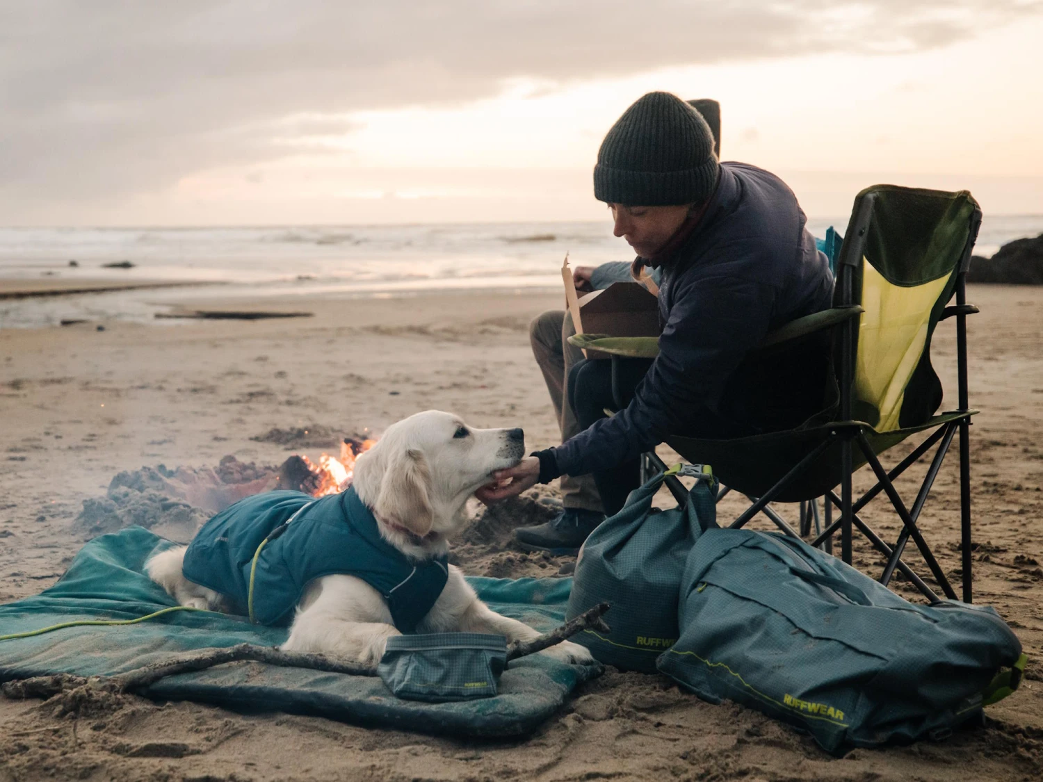 Ruffwear Quinzee™ Winter Hundejacke Blue Moon 8 Ruffwear Quinzee™ Winter Hundejacke Blue Moon – Bild 8