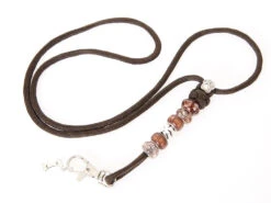 Mein Braunes Pfeifenband Mit Schmucksteinen